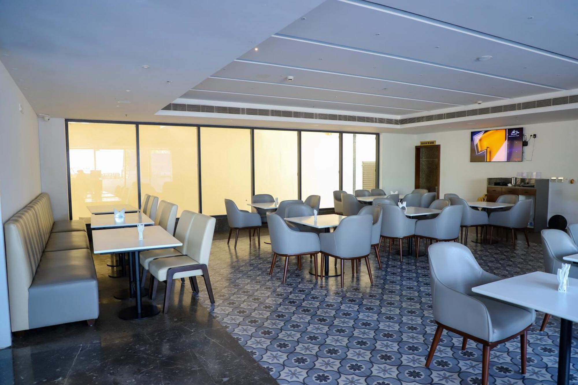 Hotel The Sea View, منغالور المظهر الخارجي الصورة